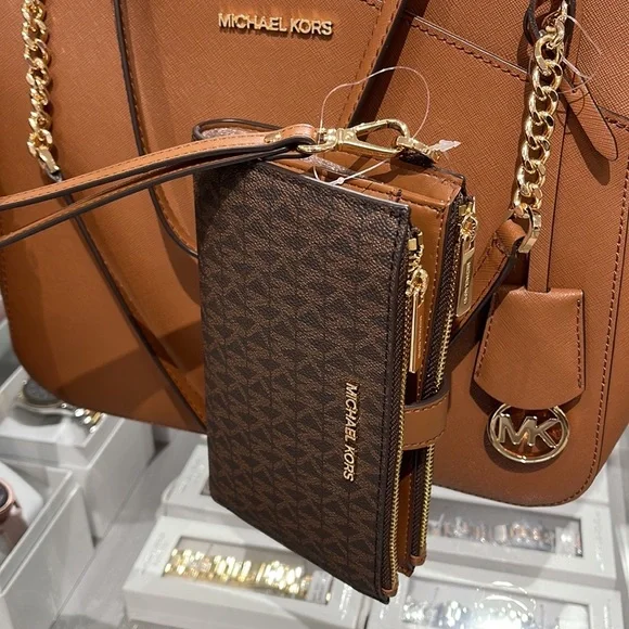 MICHAEL KORS LARGE DOUBLE ZIP WRISTLET PHONEHOLDER WALLET CLUTCH 
Brown - Picture 11 of 16